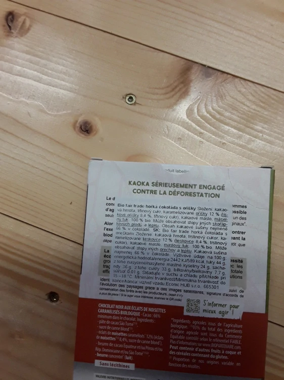 Bio fair trade hořká čokoláda s oříšky 