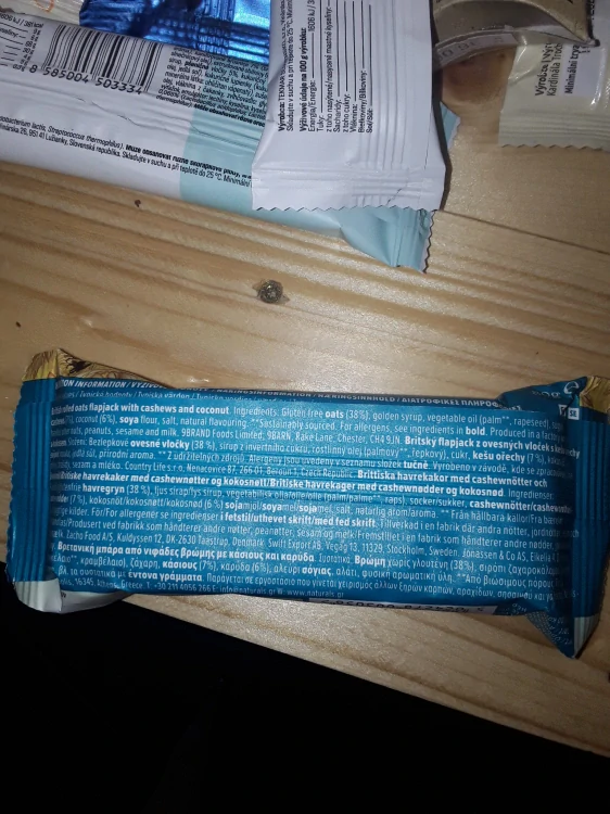 Britský flapjack z ovesných vloček z kešu ořechy a kokosem