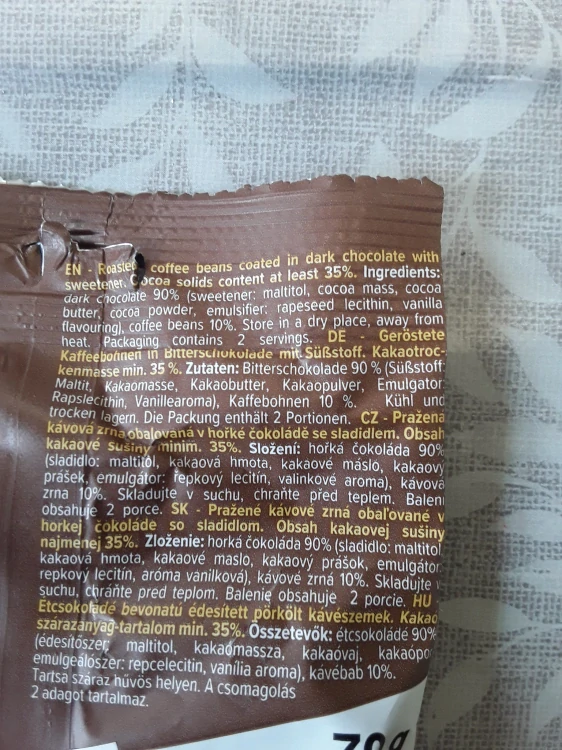 Pražená kakaová zrna v hořké čokoládě