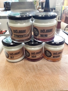 ovčí jogurt stracciatella