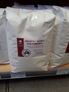 Pšeničná mouka polohrubá