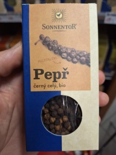 Pepř celý černý