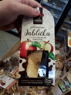 Polomáčená jablíčka v hořké belgické čokoládě