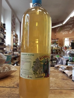 Kvašený nápoj kombucha hloh