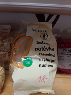 Instantní česneková polévka s rýžovými nudlemi