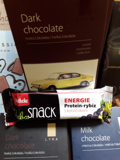 Datlová tyčinka protein-rybíz