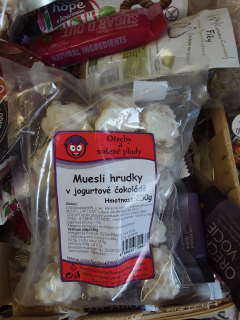Muesli hrudky v jogurtové čokoládě