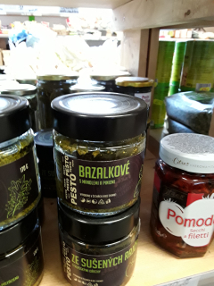 Bazalkové pesto s mandlemi a piniemi