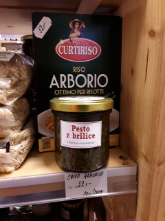Pesto z bršlice s kopřivou a slunečnicí