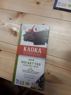 Bio fair trade hořká čokoláda s oříšky 