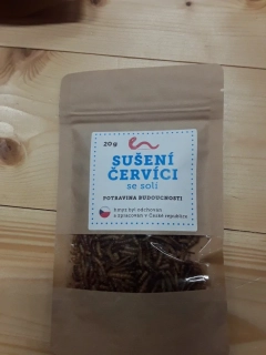 Sušení červíci se solí 