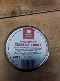 Nakládaná červená cibule