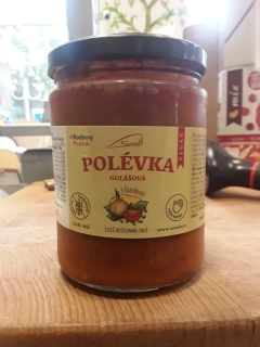 Gulášová veganská polévka