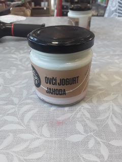 ovčí jogurt jahodový 